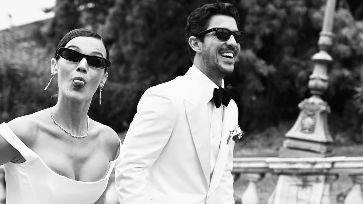 Gelin ve damat Roma sokaklarında! Pınar Deniz ile Kaan Yıldırım’ın eğlenceli düğün karelerine beğeni yağdı!