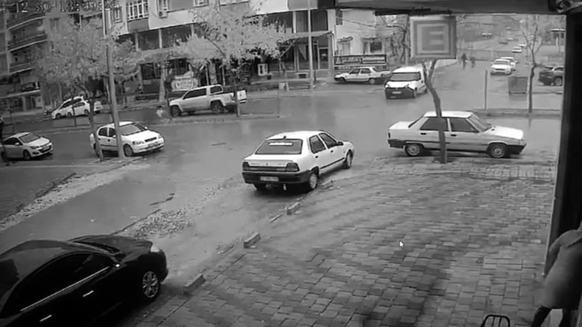 Şanlıurfa’da yürekleri ağza getiren kaza:6 yaşındaki minik kıza araba çarptı!